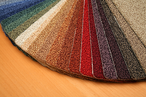 verschillende kleuren tapijt